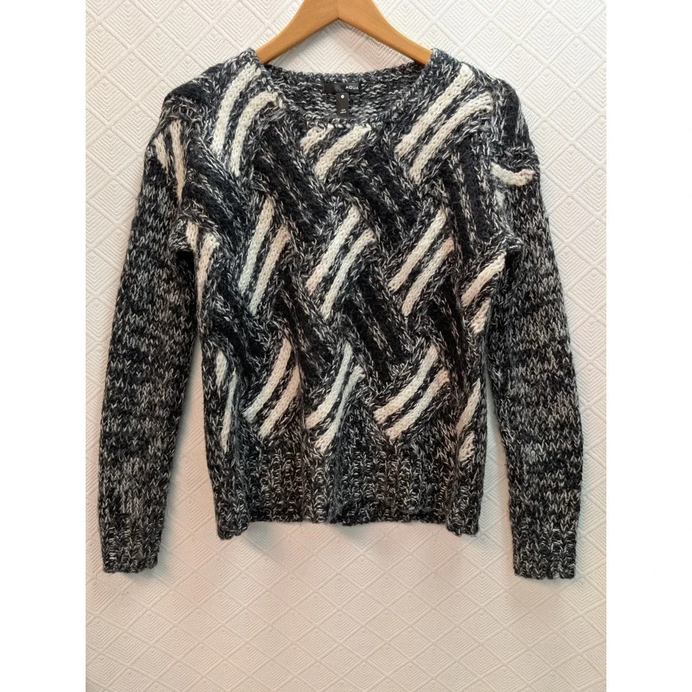 Aqua M Chunky Black And White Fuzzy Pullover Sweater